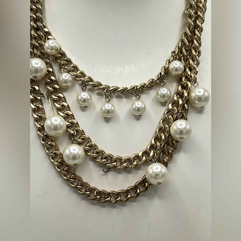 ✔️Gold Triple Chunky Chain Necklace with Various Sized Hanging Pearls - Picture 10 of 16